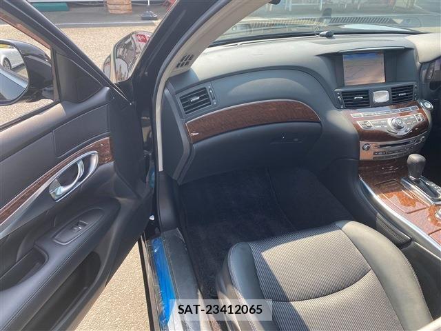 Nissan FUGA HYBRID 2019-08 6905730-11