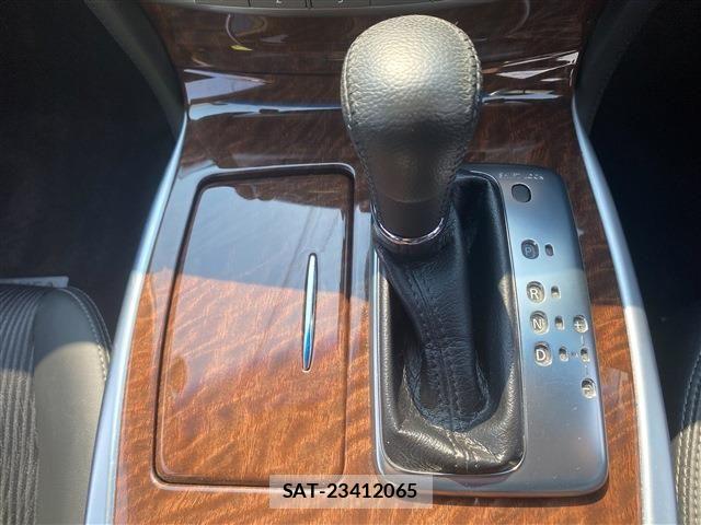 Nissan FUGA HYBRID 2019-08 6905730-20