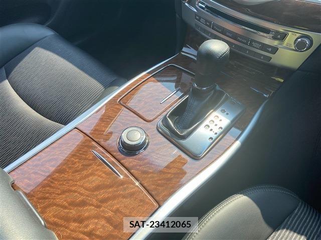 Nissan FUGA HYBRID 2019-08 6905730-22