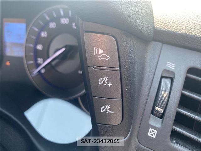 Nissan FUGA HYBRID 2019-08 6905730-24