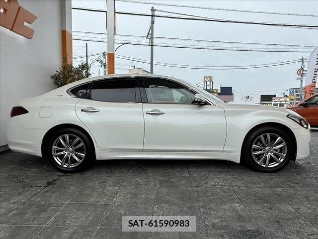 Nissan FUGA HYBRID 2016-08 7020532-11