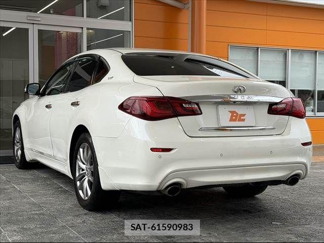 Nissan FUGA HYBRID 2016-08 7020532-12