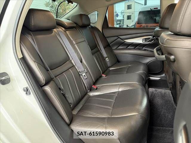 Nissan FUGA HYBRID 2016-08 7020532-17