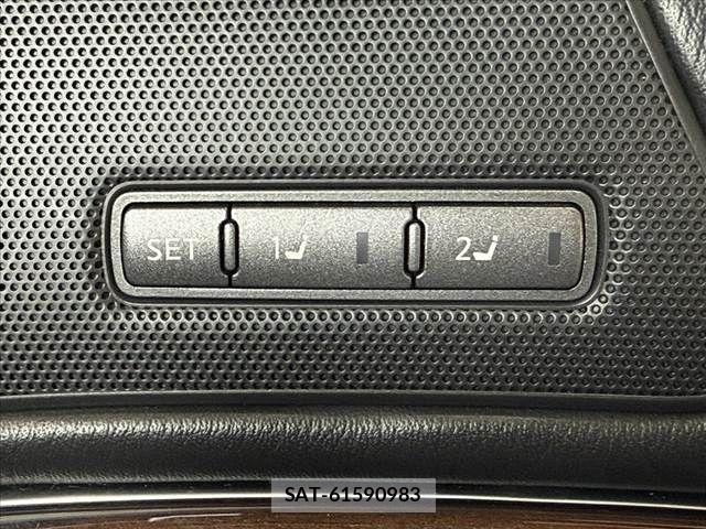 Nissan FUGA HYBRID 2016-08 7020532-28