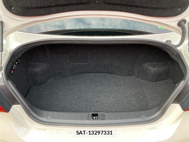 Nissan FUGA HYBRID 2018-03 7723649-12