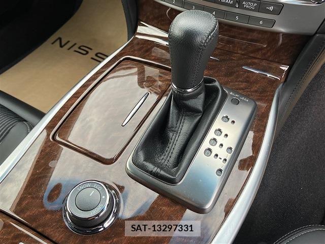 Nissan FUGA HYBRID 2018-03 7723649-15