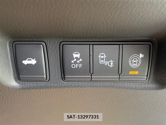 Nissan FUGA HYBRID 2018-03 7723649-17