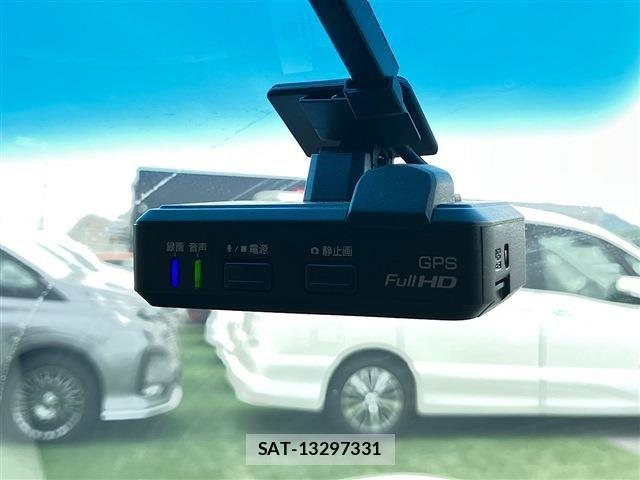 Nissan FUGA HYBRID 2018-03 7723649-21