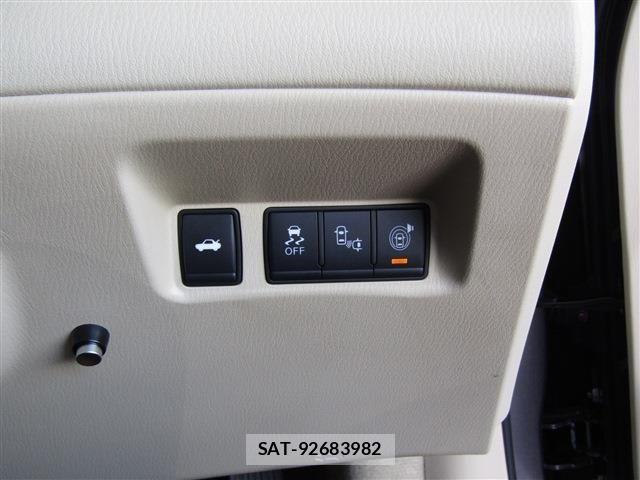Nissan FUGA HYBRID 2018-09 8099324-15