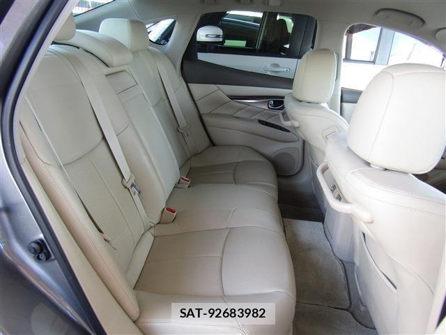 Nissan FUGA HYBRID 2018-09 8099324-6
