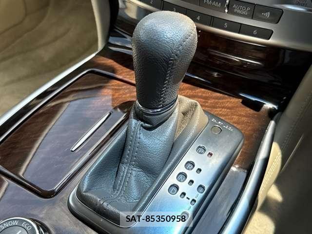 Nissan FUGA HYBRID 2010-11 8366064-26