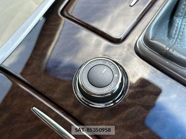 Nissan FUGA HYBRID 2010-11 8366064-29