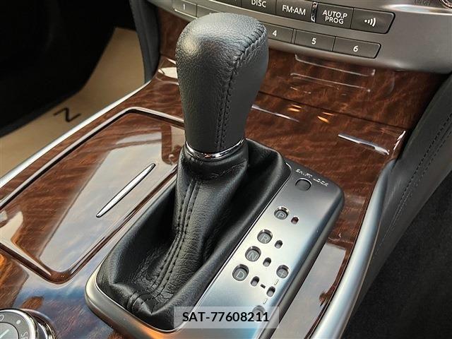 Nissan FUGA HYBRID 2019-06 8742382-11