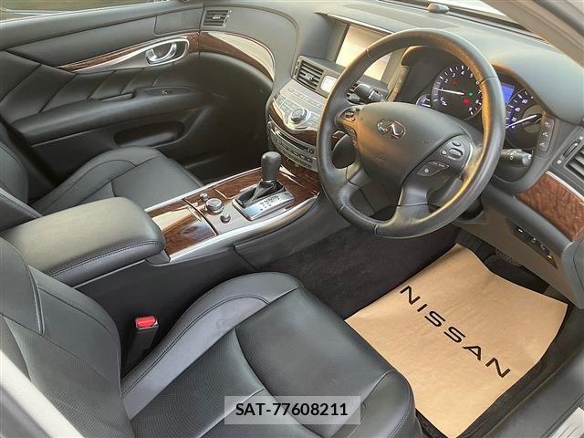 Nissan FUGA HYBRID 2019-06 8742382-19
