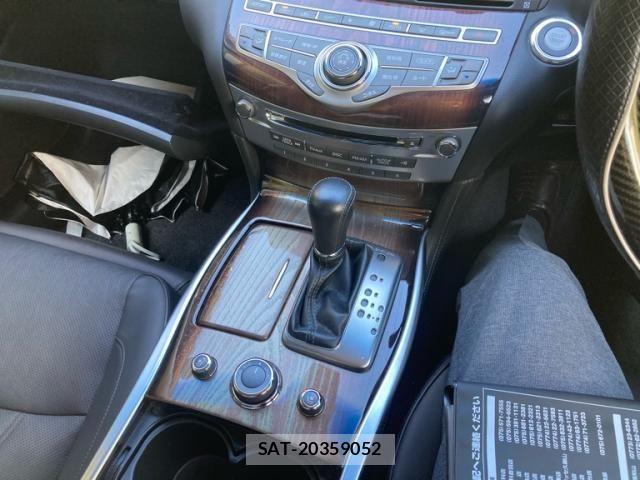 Nissan FUGA HYBRID 2017-04 8742381-17