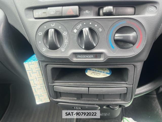 Toyota FUN CARGO 2005-08 7058686-13