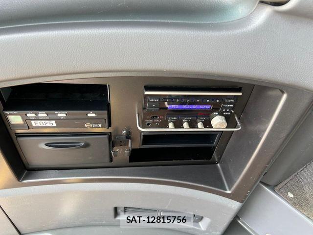 Isuzu GALA 2011-03 1221367-11