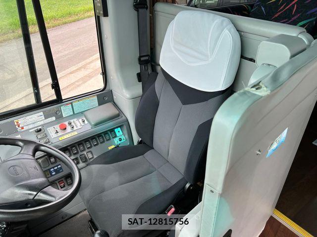 Isuzu GALA 2011-03 1221367-12