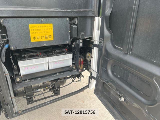 Isuzu GALA 2011-03 1221367-28