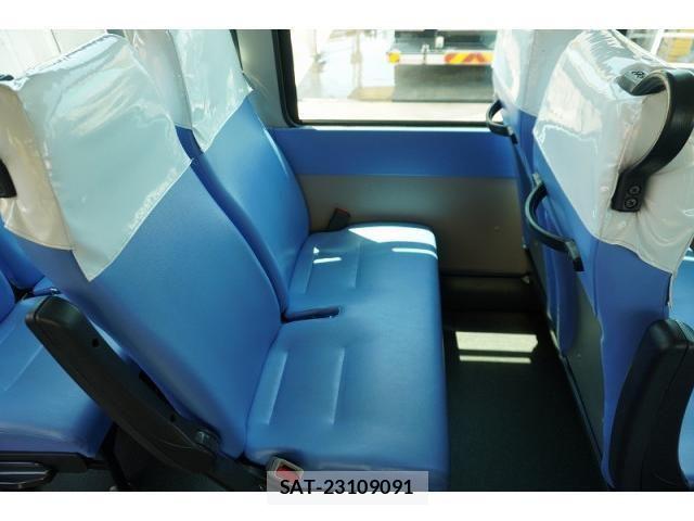 Isuzu GALA 2018-03 7961833-24