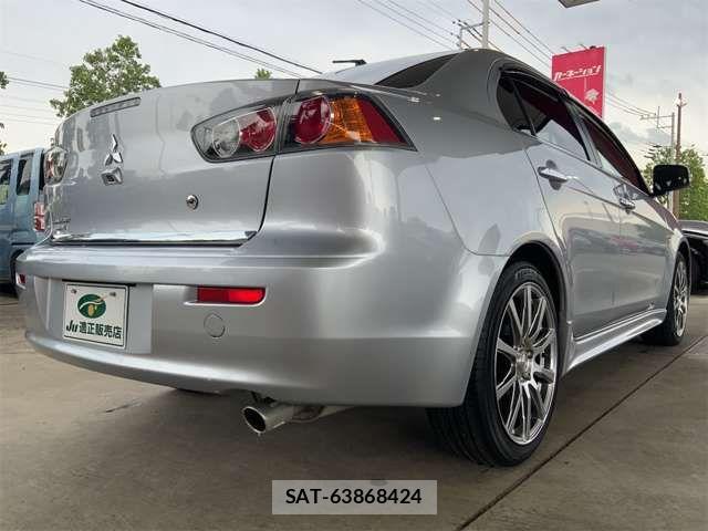 Mitsubishi GALANT FORTIS 2015-06 7616759-8