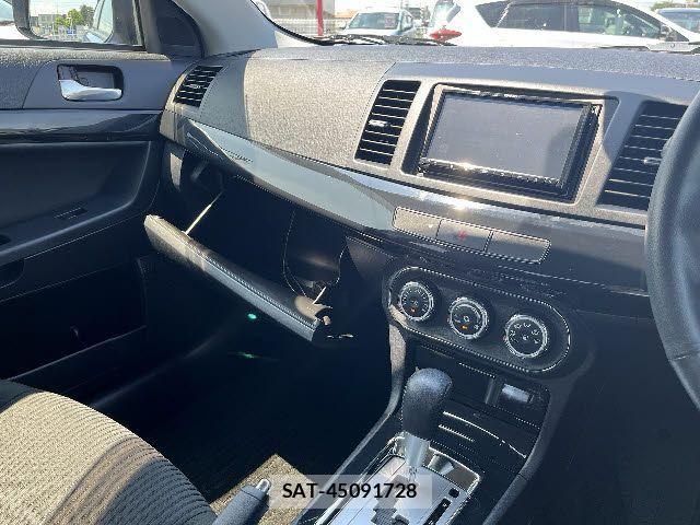 Mitsubishi GALANT FORTIS 2014-07 1221370-11
