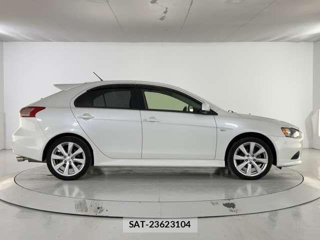Mitsubishi GALANT FORTIS 2012-11 2029697-9