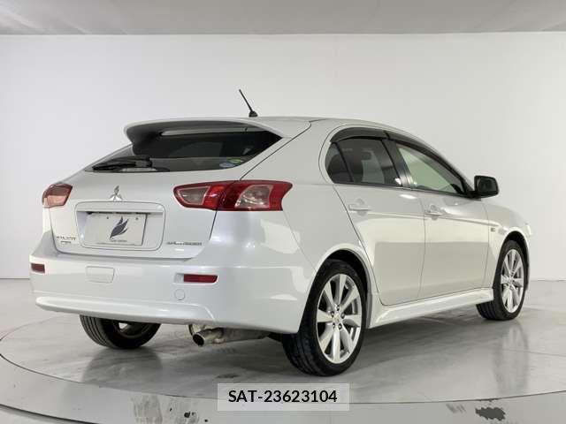 Mitsubishi GALANT FORTIS 2012-11 2029697-8