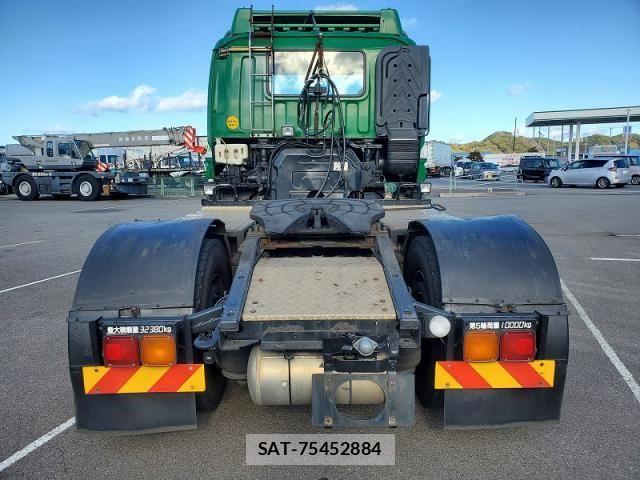 Isuzu GIGA 2011-11 1221379-4