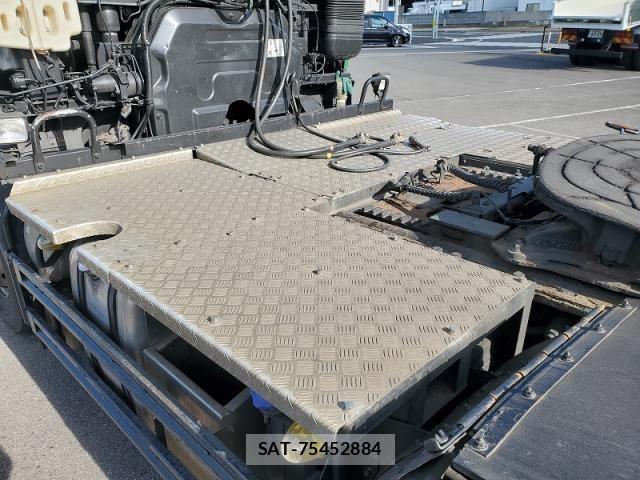 Isuzu GIGA 2011-11 1221379-5