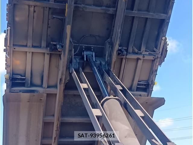 Isuzu GIGA 2016-02 1297610-9