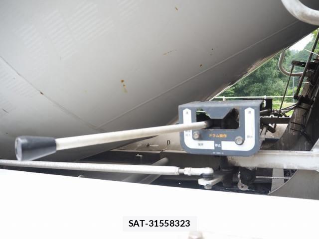 Isuzu GIGA 2012-06 1146826-27
