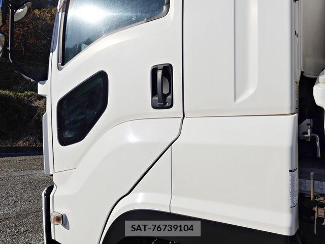 Isuzu GIGA 2017-08 2099495-15