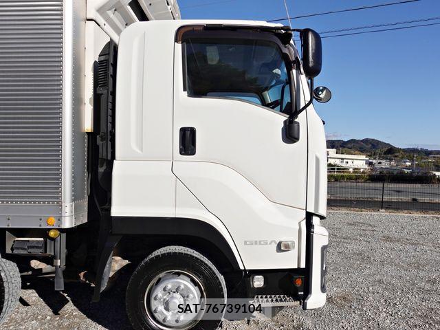Isuzu GIGA 2017-08 2099495-6