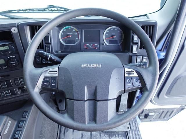 Isuzu GIGA 2017-03 3000808-25
