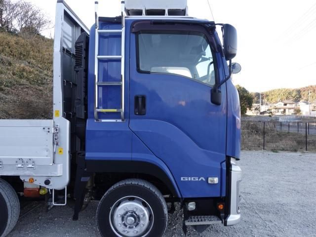 Isuzu GIGA 2017-03 3000808-4