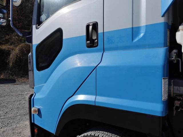 Isuzu GIGA 2017-05 3292735-10