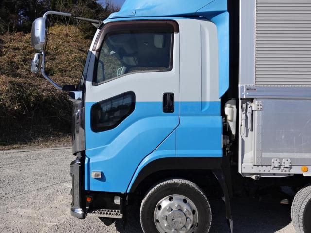 Isuzu GIGA 2017-05 3292735-11