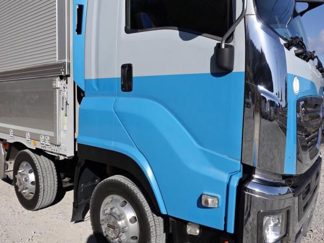 Isuzu GIGA 2017-05 3292735-5