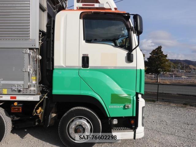 Isuzu GIGA 2017-11 3905844-3