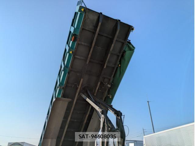 Isuzu GIGA 2015-07 4109699-11