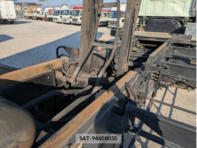 Isuzu GIGA 2015-07 4109699-13