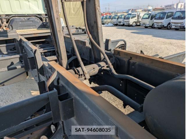 Isuzu GIGA 2015-07 4109699-18