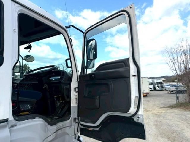 Isuzu GIGA 2014-06 4384545-11