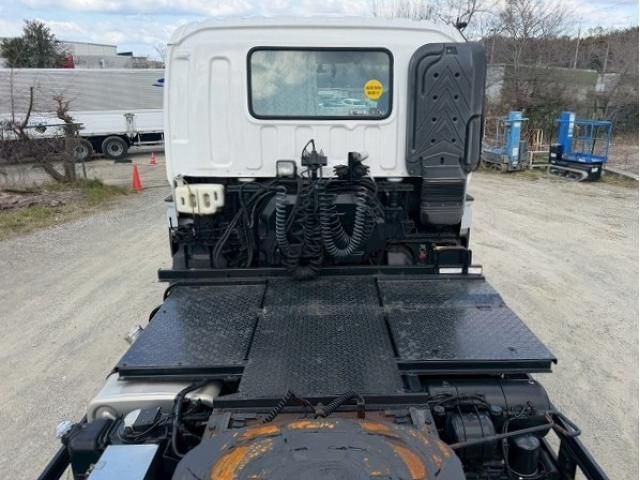 Isuzu GIGA 2014-06 4384545-7