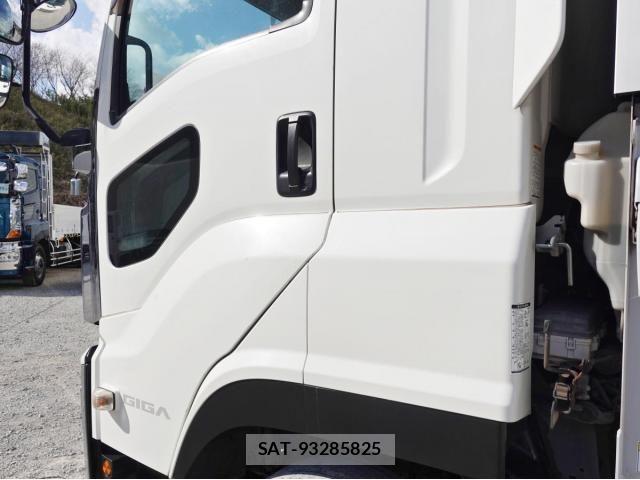 Isuzu GIGA 2017-10 5868382-12