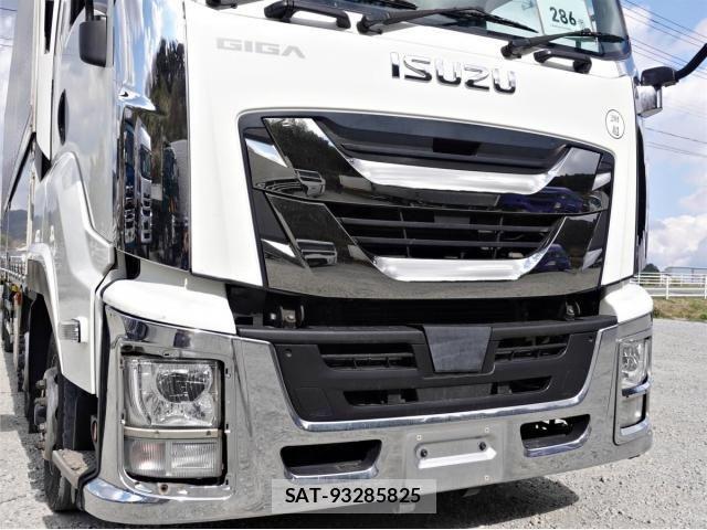 Isuzu GIGA 2017-10 5868382-4