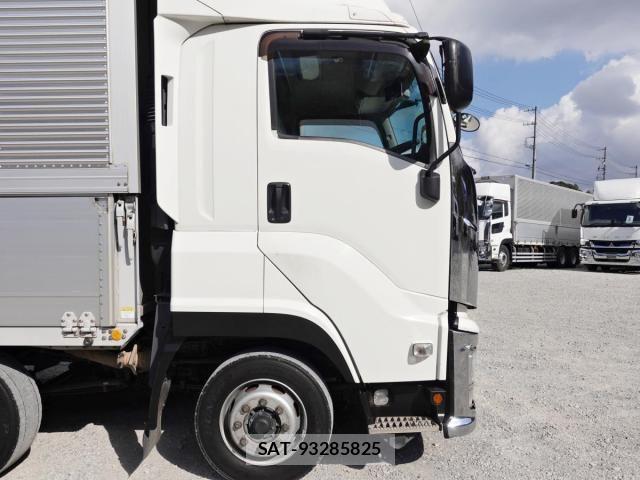 Isuzu GIGA 2017-10 5868382-6