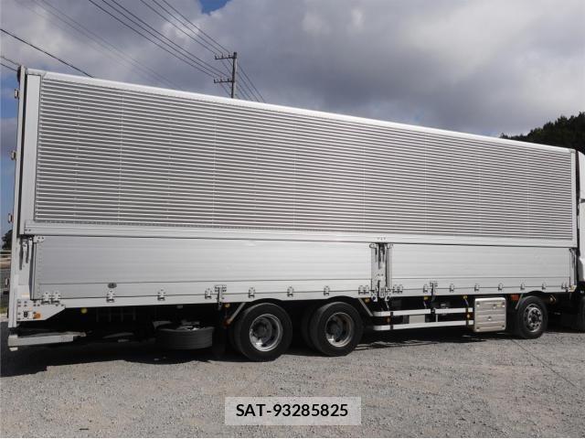 Isuzu GIGA 2017-10 5868382-8