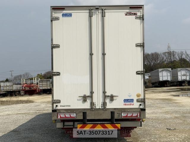 Isuzu GIGA 2019-08 5868355-4